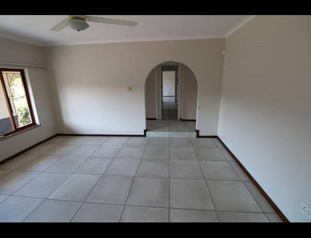 3 BEDROOM TOWNHOUSE TO LET IN HAYFIELDS